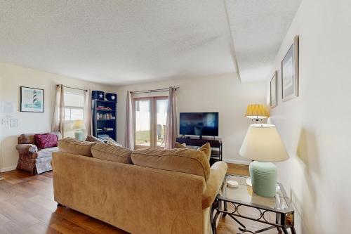 Billede fra billedgalleriet på Updated condo in oceanfront building with private beach access - near dining i St. Augustine