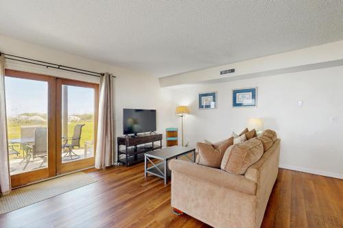 Billede fra billedgalleriet på Updated condo in oceanfront building with private beach access - near dining i St. Augustine