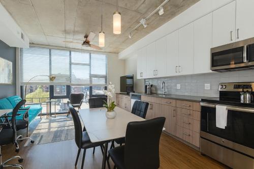 a kitchen with a table and chairs in a room at Stylish 2BR Rooftop Views plus Sky Lounge in Birmingham