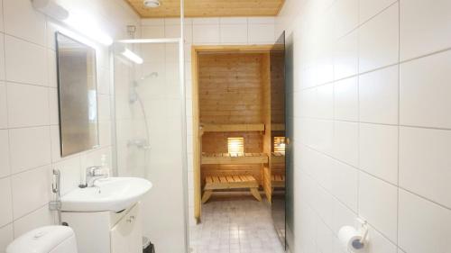 Koupelna v ubytování Convenient Apartment for 2 with Sauna