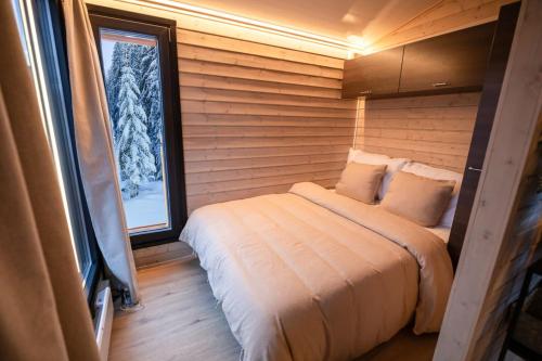 a bedroom with a bed in a room with a window at Yllas Cabin for Adventures and Remote Work in Ylläsjärvi