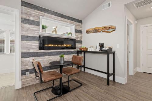 Gallery image of Peaceful Home close to UofA & I-49 hot tub in Fayetteville