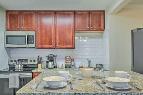 Nhà bếp/bếp nhỏ tại 8E Cozy Condo in Downtown Atlanta Hotel District