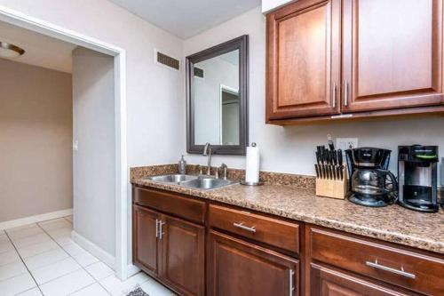 Η κουζίνα ή μικρή κουζίνα στο 5J - 1BD 1BA Condo in Downtown Atlanta