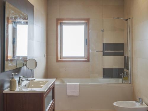 a bathroom with a tub and a sink and a bath tub at Dom Carlos Villa in Vila Nova de Gaia