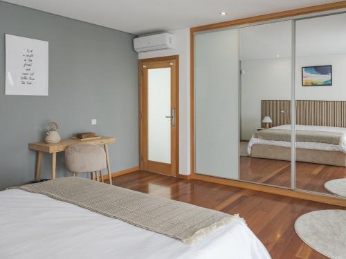 a bedroom with a bed and a large mirror at Dom Carlos Villa in Vila Nova de Gaia