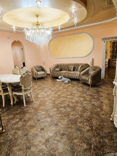 HOUSE OF JOY, Lux Apartment, royal design and furnishings, Bedrooms 3, Hot tub, the great hall, treadmill exercise machine