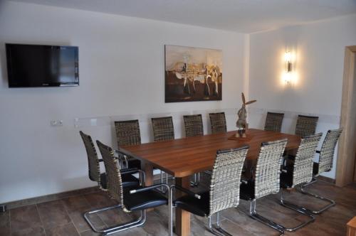 a dining room with a wooden table and chairs at Gschlössle Ferienwohnungen in Jerzens