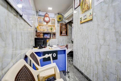 Ruang duduk di Hotel O Eswar Palace Pattabiram