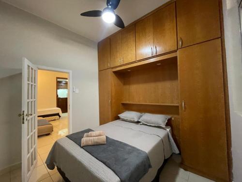 Postel nebo postele na pokoji v ubytování 360 SUH Copacabana 135 Beachside