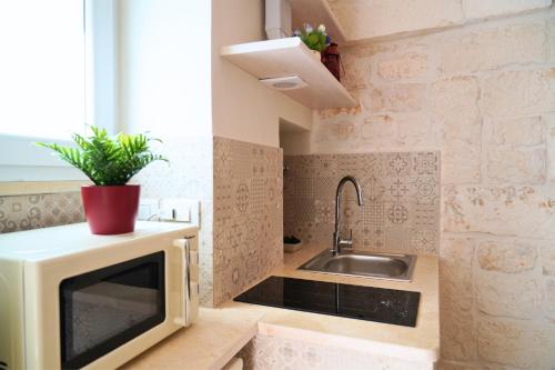 Kuchyň nebo kuchyňský kout v ubytování Il Nido in Pietra - Il Tuo RIFUGIO ad OSTUNI