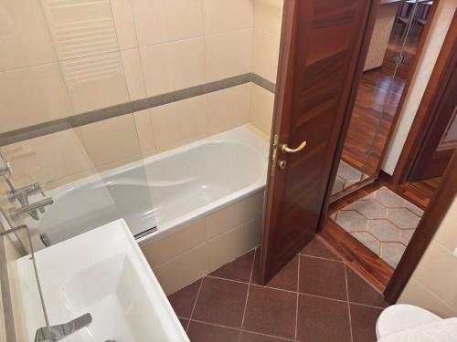 Monte Carlo Palace Suitesにあるバスルーム