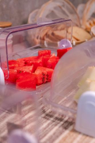 インの敷地内または近くでの食事または食べ物