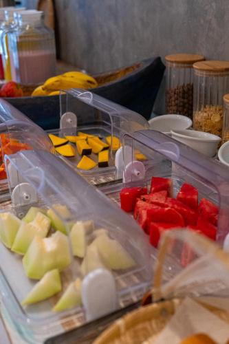 インの敷地内または近くでの食事または食べ物