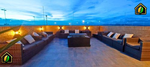 Luxury Penthouse With a Rooftop Pool & 24h Gym, Near Zona G!にあるシーティングエリア