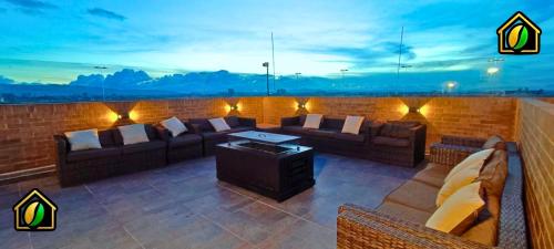 Luxury Penthouse With a Rooftop Pool & 24h Gym, Near Zona G!にあるシーティングエリア