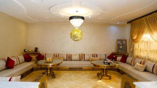 a living room with a couch and two tables at Villa De Luxe Idéalement située à Oujda in Oujda