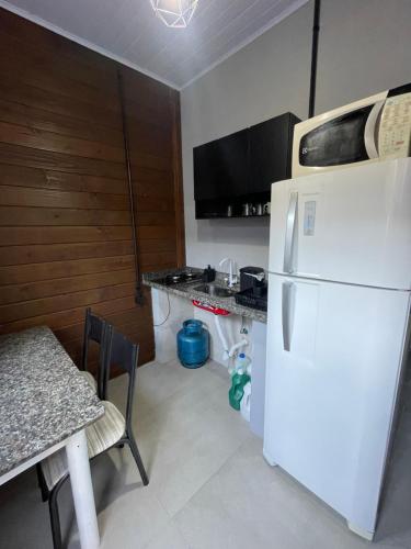 Kuchyň nebo kuchyňský kout v ubytování Microcasa em Itajaí, curta BC e Beto Carrero