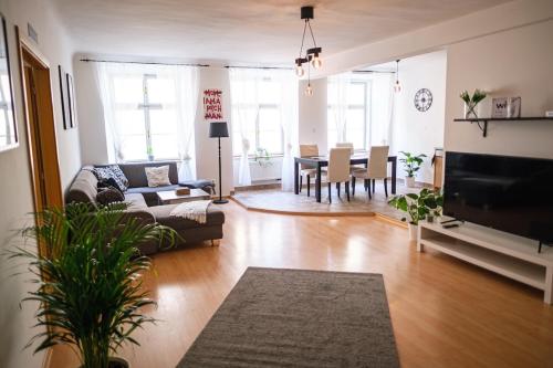 Spacious 8-Person Apartment in the Heart of Prague