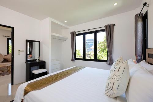 Postel nebo postele na pokoji v ubytování RinFin Beach House - Bangtao