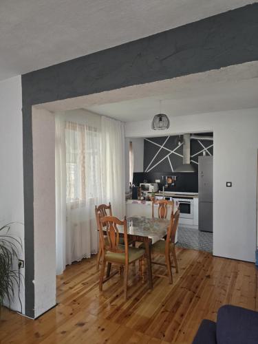 Слънчев апартамент 44 ет 3