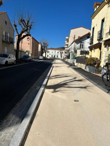 an empty street in a town with buildings at ABEL Hôtel CHAMBRE ECONOMIQUE PARKING PRIVE WIFI in Langeac