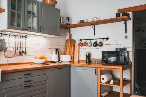Кухня или мини-кухня в Usti Downtown Horovka Apartment
