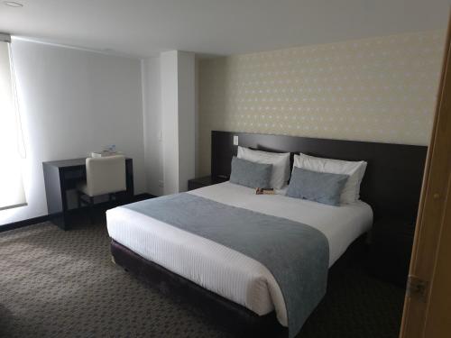 a bedroom with a large bed in a hotel room at Hotel Castellana 95 Bogota By Hoteles Confort 80 in Bogotá