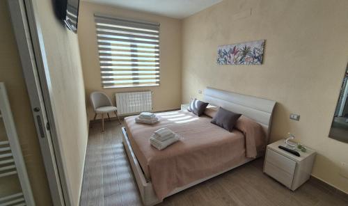 a bedroom with a bed and a window at La Pergola del Kiwi a Pitigliano in Pitigliano
