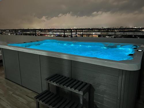 Φωτογραφία από το άλμπουμ του Urban Luxury with Swing Spa and Gym σε Los Perolejos