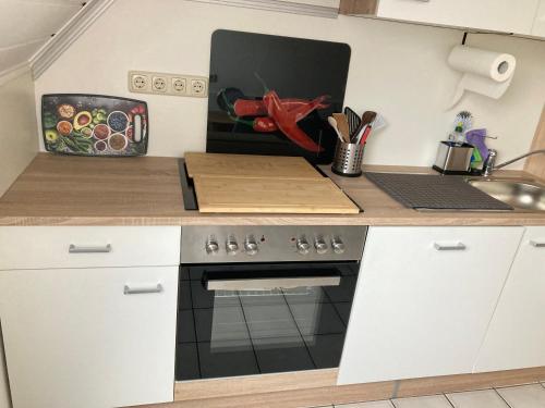 a kitchen with a counter top with a stove at Appartement -Ferienwohnung in Stadtallendorf
