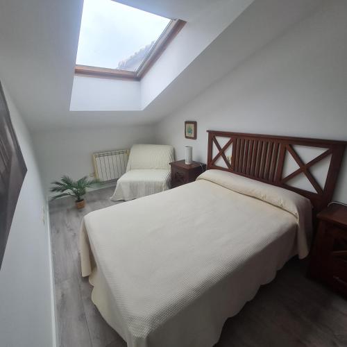 a attic bedroom with two beds and a skylight at Ático Felechosa loft in Felechosa