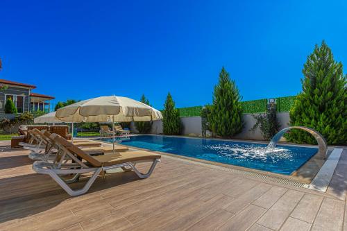 Kolam renang di atau dekat dengan Villa Solaris