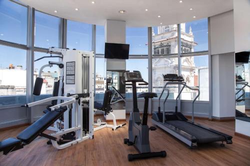 Fitness centrum a/nebo fitness zařízení v ubytování NH Buenos Aires Latino
