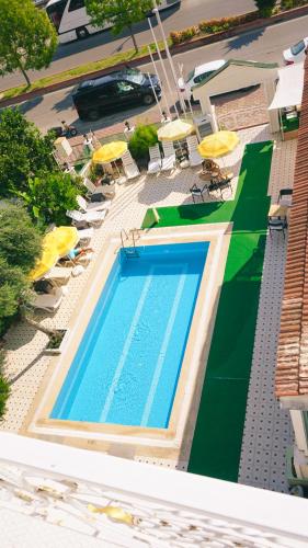 an overhead view of a swimming pool with umbrellas and chairs at MOY Beldibi Hotel in Antalya
