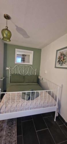 Taff Cottage - Free parking, Fast Wifi, Comfy Stay photo 19