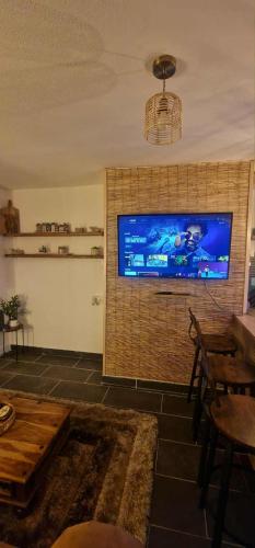 Taff Cottage - Free parking, Fast Wifi, Comfy Stay photo 12