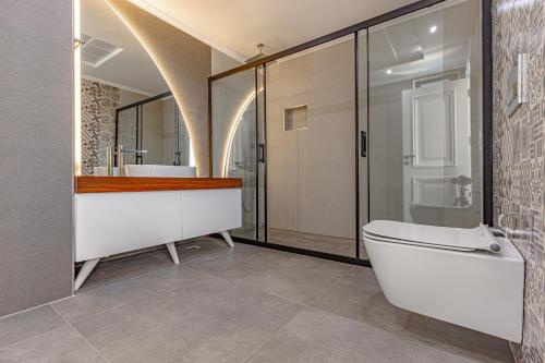 Bilik mandi di Villa Solaris