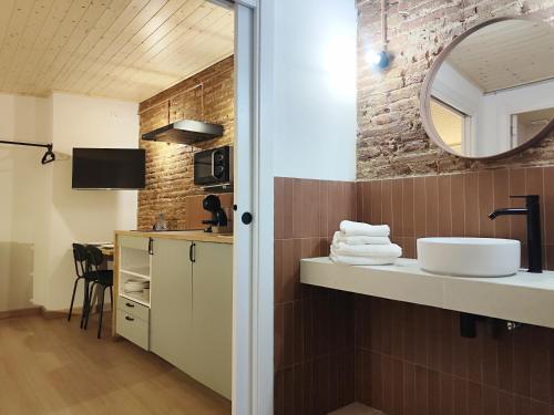 a bathroom with a sink and a mirror at Mazi Plaça Gran in Mataró