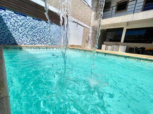 Casa Completa com Piscina 3 Quartos 2 vagas de Garagem