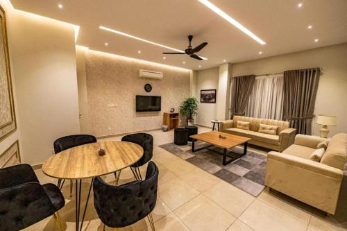Televisyen dan/atau pusat hiburan di PN Farms Club
