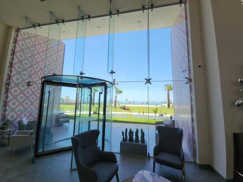 Ruang duduk di Sonoran Star Beach Front Suite Getaway