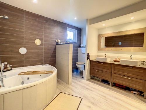 Koupelna v ubytování Maison toute cosy à la campagne