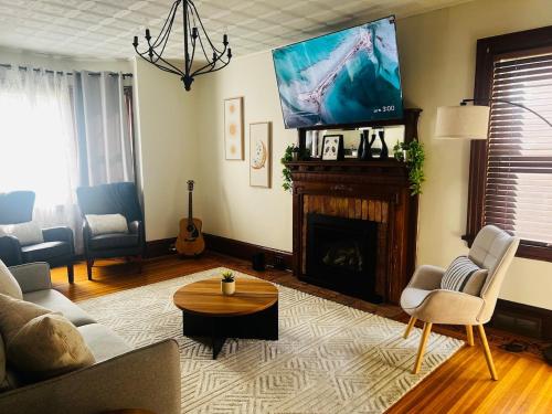 Χώρος καθιστικού στο Elegant Retreat Niagara Falls, CA