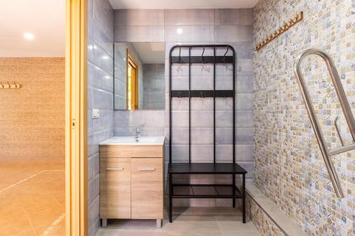 a bathroom with a sink and a shower at Casa Navajas in Jérica