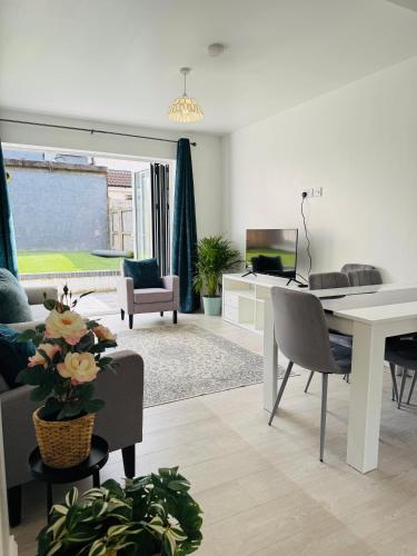 Gallery image of 3 bedroom luxury bungalow in Bristol