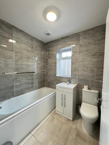 Gallery image of 3 bedroom luxury bungalow in Bristol
