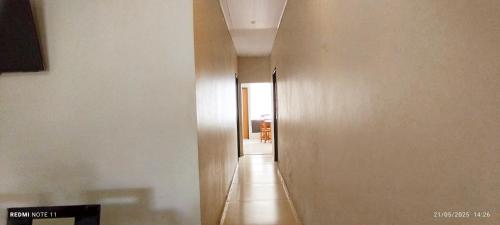 Televisor o centre d'entreteniment de Casa com quartos compartilhados