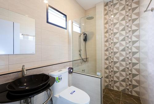 Ένα μπάνιο στο Haleema Signature Villa - Bangtao Beach