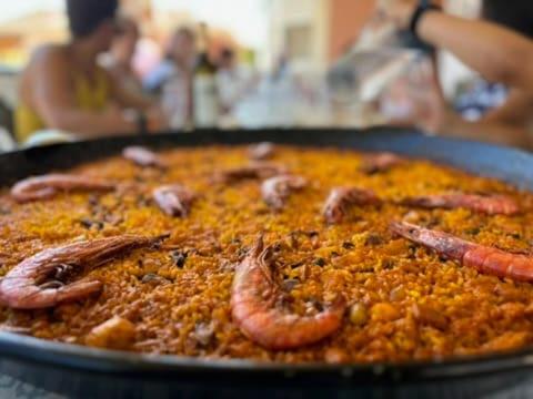 Imagen de la galería de Chalet en la playa con piscina privada y jardín, en Sueca